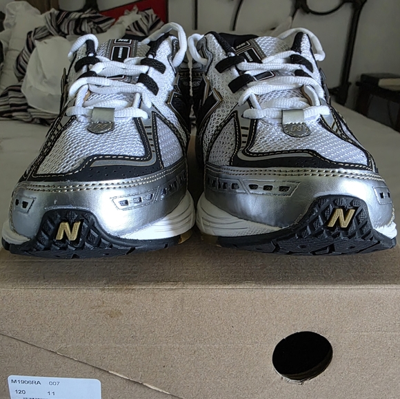 New Balance FIRE! NIB! 1906R in Black/Gold/White. Sz 11. R2S!! - Picture 7 of 13